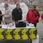La coordinadora Mirando por lo Público ha reunido más de 3.000 firmas para solicitar la realización de la consulta.-E. M.