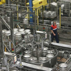 Línea de barril actual y zona donde se dispondrá de la nueva que doblará en capacidad de producción.-RAÚL G. OCHOA