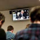 Imagen del monitor de la sala de prensa de la Audiencia Nacional en San Fernando de Henares del presunto cabecilla de la trama 'Gürtel', Francisco Correa, durante su declaración.-EFE / MARISCAL