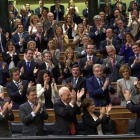 Mariano Rajoy, aplaudido por la bancada del PP en su investidura.-DAVID CASTRO