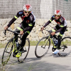 Los corredores del Burgos BHIgor Merino yDavid Belda, durante una competición.-ECB