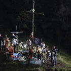 Un monumento recuerda a las víctimas del Chapecoense en el lugar del accidente.-LUIS EDUARDO NORIEGA A. / EFE