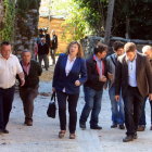 La concejala de Cultura del Ayuntamiento de Ponferrada, María Antonia Gancedo, durante la inauguración de las calles recientemente urbanizadas en la localidad de Montes de Valdueza (León)-Ical