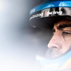 El asturiano Fernando Alonso, en el interior de su Toyota Hilux, en la primera etapa del Dakar-2020.-EL PERIÓDICO