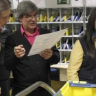 La reina emérita Sofía en las instalaciones del Grupo Correos en la calle Chile de Madrid.-EFE / J. J. GUILLÉN