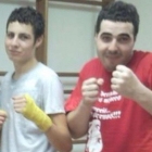 Abdelhak, con camiseta roja, practicaba kickboxing en el gimnasio de Arbúcies.-