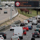 Tráfico en la capital madrileña.-