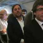 Carles Puigdemont, Oriol Junqueras y Raul Romeva, en un viaje a Bruselas para dar una conferencia en enero del 2017.-JORDI BEDMAR