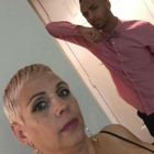 Brenda McCool y su hijo Isaiah Henderson en una imagen de Facebook.-FACEBOOK