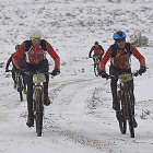 Un grupo de participantes transita por un tramo completamente cubierto de nieve en la edición de 2019.-DESAFIO DE HELIOS