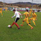 Ramón persigue a un jugador del CD Vitoria en Olaranbe-@CDVITORIA