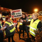 Miembros de la Plataforma de Afectados por la N-I en plena celebración.-RAÚL G. OCHOA
