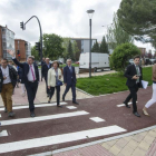 El alcalde, representantes del PSOE y autoridades recorren la nueva urbanización de San Cristóbal.-ISRAEL L. MURILLO