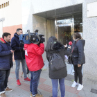 Imagen del portal de la vivienda en la que se produjo el suceso.-ISRAEL L. MURILLO