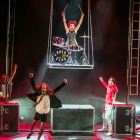 Rolabola Circo desplegó  "Rock Cirk" en el Teatro Principal. TOMÁS ALONSO