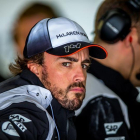 El piloto español de Fórmula Uno, Fernando Alonso de McLaren-Honda durante la primera sesión de entrenamientos libres en el circuito autódromo de Sochi-EFE/Srdjan Suki