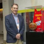 Benavente posa en las instalaciones de la FEB durante una Asamblea General.-FEB