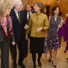 En el centro, la ministra de Agricultura y Medio Ambiente con el resto de autoridades.-ICAL