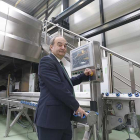 El futuro propietario de Hiperbaric, Antonio Hernando, en las instalaciones de la compañía.-RAÚL G. OCHOA