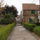 Las viviendas que se cederán son las viejas casas de los camineros existentes en la localidad.-ECB