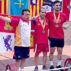 Iván García Rueda y Junior Santana posan con las medallas de oro conseguidas en el Nacional absoluto-ECB