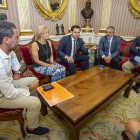 Reunión del alcalde Daniel de la Rosa con el subdelegado del Gobierno, Pedro de la Fuente, y el responsable de la Demarcación de Carreteras, Alfredo González.-SANTI OTERO