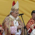 El arzobispo de Burgos, Francisco Gil Hellín, en la homilía del Domingo de Ramos de este año.-SANTI OTERO