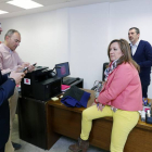 Sergio Carpio conversa con Charo Pardo y Mario Díez.-RAÚL G. OCHOA