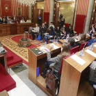 Los concejales socialistas y populares unen sus votos para aprobar los beneficios fiscales que recibirá la multinacional cárnica.-RAÚL G. OCHOA
