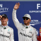 Nico Rosberg, Lewis Hamilton y Sebastian Vettel, hoy, en Monza, tras la calificación del GP de Italia.-AFP / ANDREJ ISAKOVIC