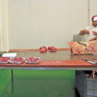 Sala de despiece en un matadero.-EL MUNDO