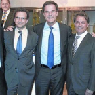Sigmundur Gunnlaugsson, primer ministro de Islandia, y a su izquierda otros políticos como Artur Mas en una convención de Rotterdam.-Foto:   El PERIÓDICO / ROTTERDAM