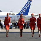 Azafatas de cabina de Aeroflot, durante el Internacional Paris Airshow, en Le Bourget, el 16 de junio del 2015.-AFP / MIGUEL MEDINA