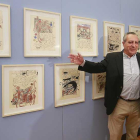Adolfo Alonso Ares conversa con Gonzalo Santonja ante varias de las ilustraciones que componen esta exposición.-RAÚL OCHOA