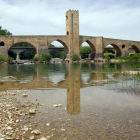 Estado en que se encuentra el cauce del Ebro a su paso por el puente de Frías.-G. G.