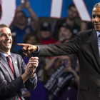 Barack Obama hace campana con el candidato demócrata a la gobernacion de Virginia.-EFE / JIM LO SCALZO
