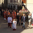 La procesión de Santa Paulina fue seguida por decenas de vecinos de la villa.-G.G.