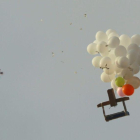 Globos explosivos enviados desde la Franja de Gaza a Israel.-AFP