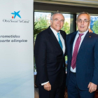 El presidente de la Fundación Bancaria La Caixa, Isidre Fainé, posa junto al presidente del COE, Alejandro Blanco.-MÁXIMO GARCÍA DE LA PAZ