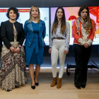 Nazareth Aparicio, de Vermiduero (derecha), junto al resto de finalistas del Concurso al Mejor Proyecto Empresarial de AJE. SANTI OTERO