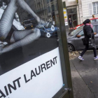 Uno de los carteles calificados de "denigrantes" para la mujer.-EFE / CHRISTOPHE PETIT TESSON