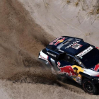 Carlos Sainz (Peugeot), lider del Dakar, en la etapa de hoy entre Belén y Chilecito, en Argentina.-AFP / FRANCK FIFE