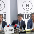 Juan Diego (Unión de Toreros), José Manuel Soriano (abogado) y Carlos Nuñez (Fundación Toro de Lidia).-ICAL