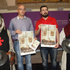 El alcalde beliforano (segundo por la izq.) junto a los recreadores que participarán en la feria.-ECB