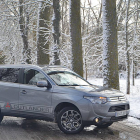 El interior es igual que el Outlander PHEV, aunque se nota la ausencia de varios botones al no tener tracción a las cuatro ruedas. Pero mantiene su estética exterior-HÉCTOR FUSTEL