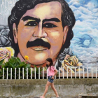 Imagen de un graffiti de Pablo Escobar en Medellín.-AFP