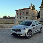 El Kia Niro Híbrido recorrió las inmediaciones del municipio de Villaldemiro.-HÉCTOR FUSTEL