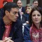 Pedro Sánchez, este sábado en Aranjuez junto a la vicesecretaria general del PSOE, Adriana Lastra.-EL PERIÓDICO (EFE / PACO CAMPOS)