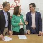 Ander Gil, Esther Peña y Luis Tudanca durante la rueda de prensa de ayer.-SANTI OTERO