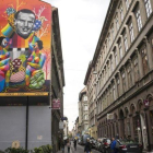 Vista del mural de Okuda San Miguel en Budapest  en recuerdo a Ángel Sanz-Briz.-EFE / BALAZS MOHAI